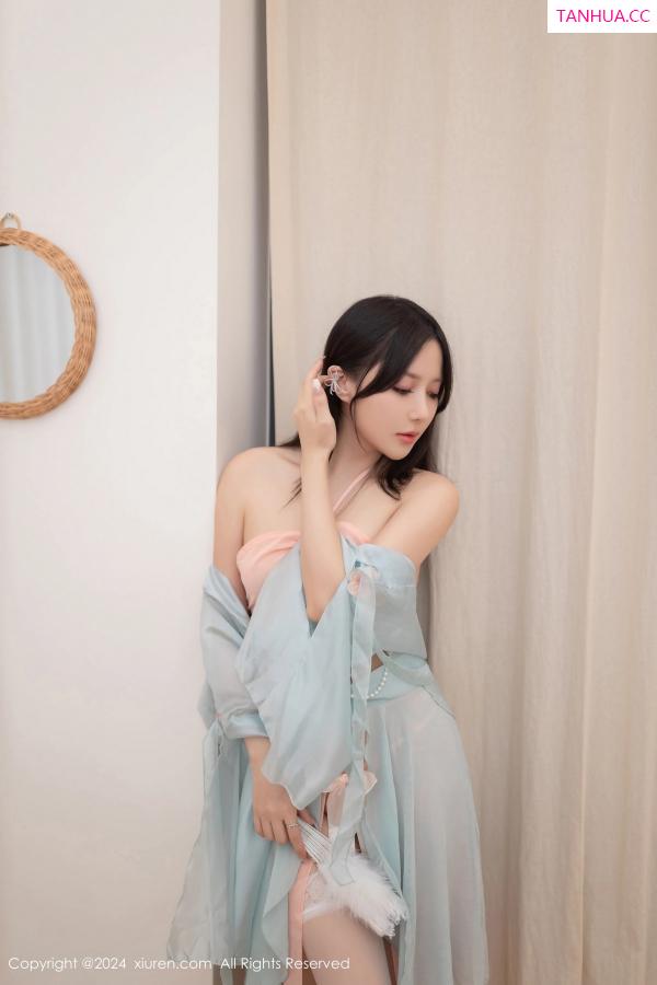 鱼子酱fish  [XiuRen]高清写真图 2024.08.30 No.9093 鱼子酱Fish 丝袜美腿第9张图片